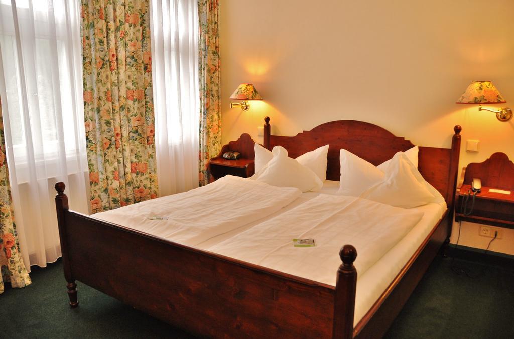 Flair-Hotel Waldfrieden Oberweißbach Eksteriør bilde